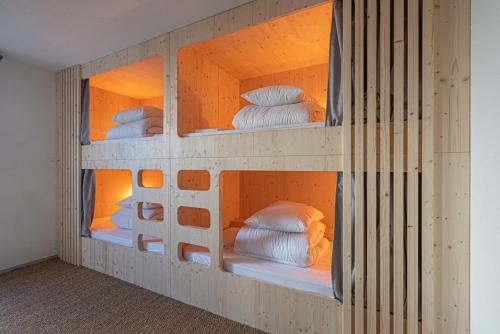 1 twin bed