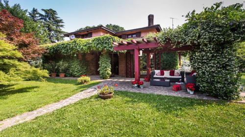 VILLA PINA 8&2, Emma Villas gîte à louer Mezzago