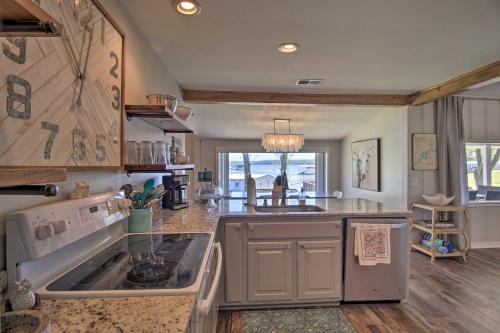 Idyllic Family Getaway with Grand Lake Access! - image 2