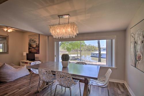 Dock and Grand Lake Access! Idyllic Afton Getaway in 克萊爾莫爾