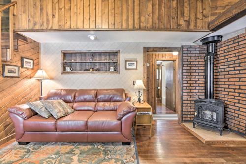 Cozy Log Cabin Escape In the Heart of Creede! in Creede, USA
