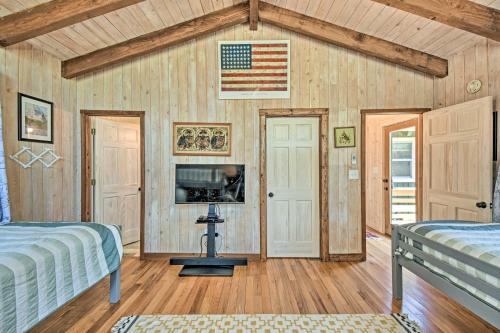 Wonderful Highlands Cabin Less Than 1Mi to Glen Falls