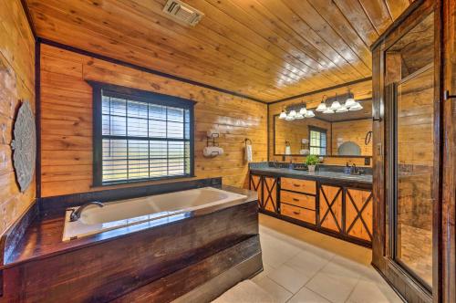 Broken Bow Retreat with Game Room and Hot Tub!