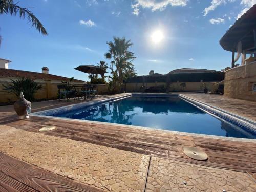  Bluehouse con piscina privada 300m de la playa in Caleta De Velez
