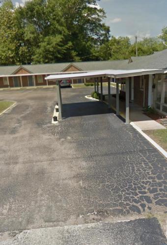 Budget Inn - image 10