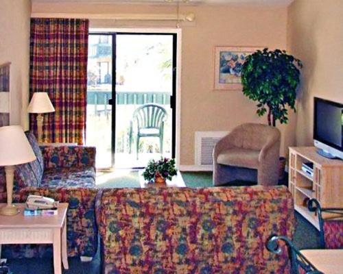 Luxury in a Uniquely Designed Two Bedroom Villa at Hilton Head - image 4