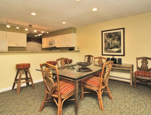 Luxurious Villa in the Shipyard Community at Hilton Head -Two Bedroom #1 - image 8