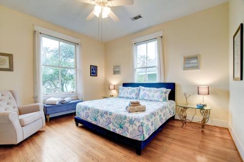 ✯Island Pride Bungalow✯ King Beds near Beach!