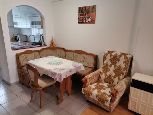 Ruoka ja Juomat, Aida apartman in Harkány