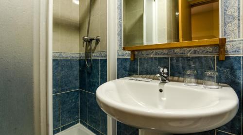 Hotel Valdemoro Room Type - Quadruple Room