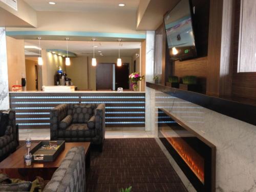 Holiday Inn Express Golden-Kicking Horse, an IHG Hotel