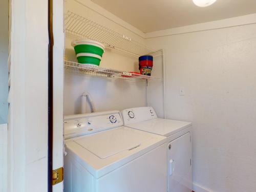 Heated Pool Access Brand New Rental Enchanting Cottage Overlooking Tidal Creek