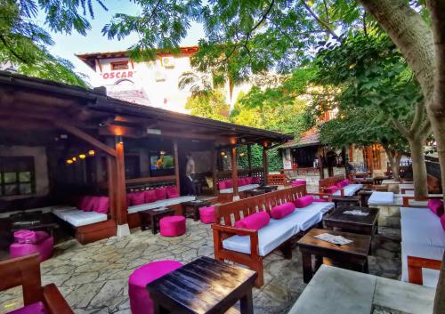 Pansion Oscar Summer Garden - Chambre d'hôtes - Mostar