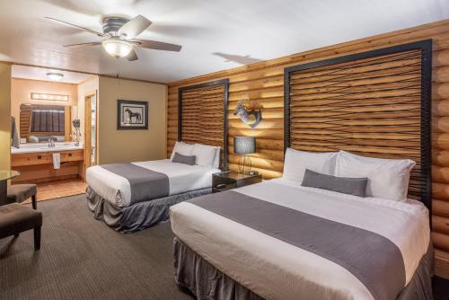 Queen Room with Two Queen Beds - No pets