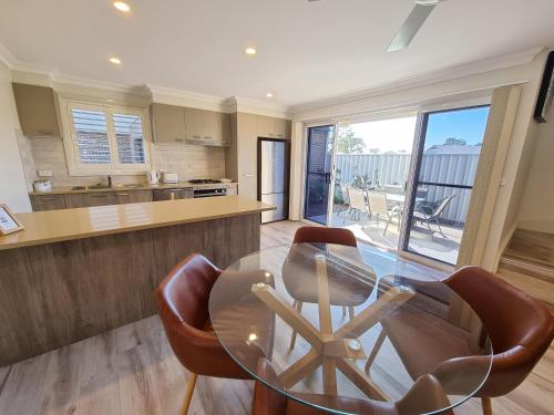 Newcastle Short Stay Accommodation - Adamstown Townhouses