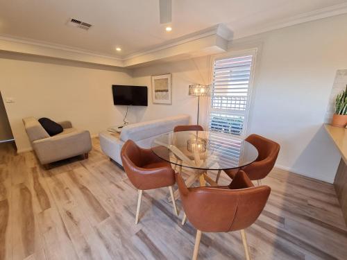 Newcastle Short Stay Accommodation - Adamstown Townhouses