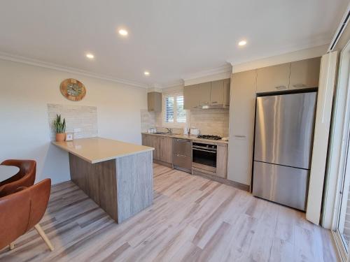 Newcastle Short Stay Accommodation - Adamstown Townhouses