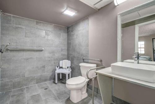 Motel 6 Carlisle, PA - Cumberland Valley - 화장실