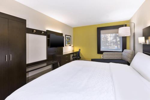 Holiday Inn Express Detroit-Warren/General Motors Technology Center By IHG in วอร์เรน (MI)