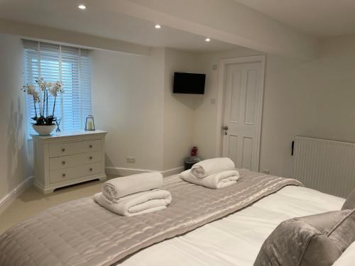 Edge Mere Apartment, Bowness-on-Windermere - Tap to explore photos