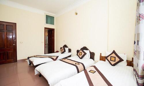 Ho Sen Xanh Hotel