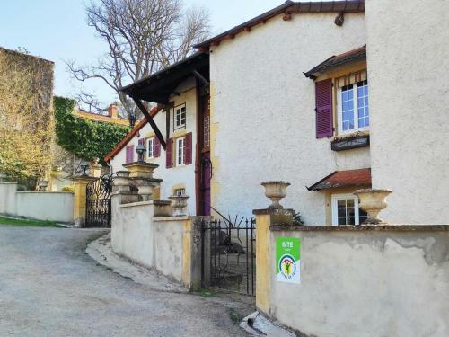 Gîte Saint-Denis-de-Cabanne, 3 pièces, 6 personnes - FR-1-496-230