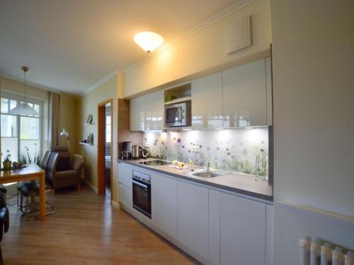 Dünenpark Binz Komfortplus Appartement mit 1 Schlafzimmer und Balkon im Obergeschoss - image 3