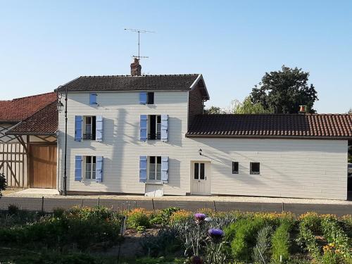 B&B Frampas - Gîte Frampas, 4 pièces, 6 personnes - FR-1-611-16 - Bed and Breakfast Frampas