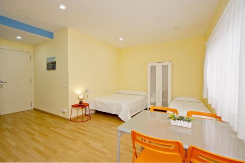 Barcelona City Apartment - image 14