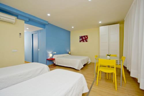 Barcelona City Apartment - image 8