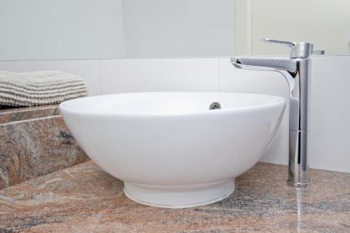 Barcelona City Apartment - image 11