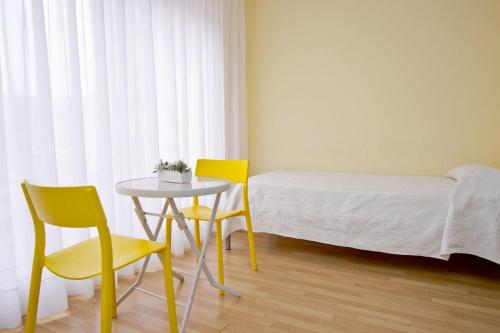 Barcelona City Apartment - image 5