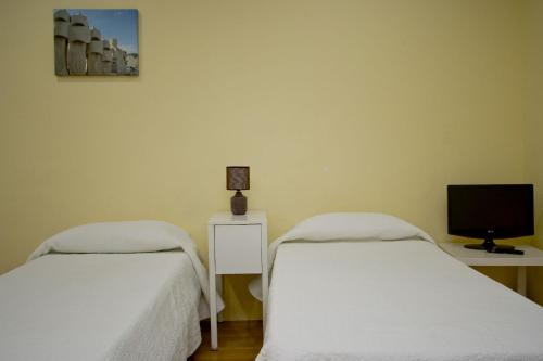 Barcelona City Apartment - image 3