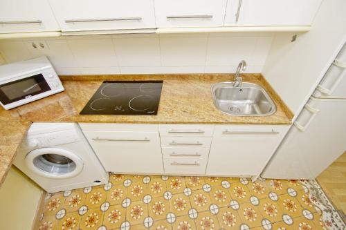 Barcelona City Apartment - image 4
