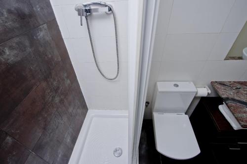 Barcelona City Apartment - image 6