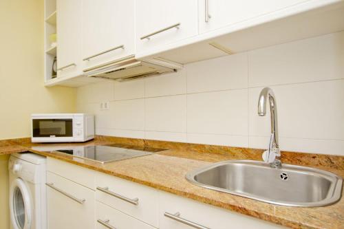 Barcelona City Apartment - image 13