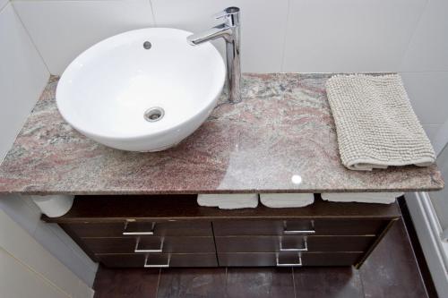 Standard Apartment image 10