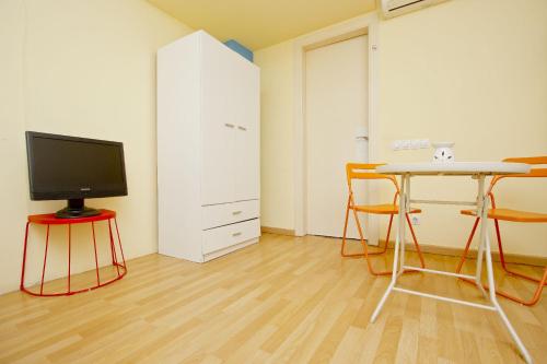 Studio Apartment image 10