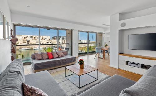 Lagoon View 3bd Huge Family Apartment