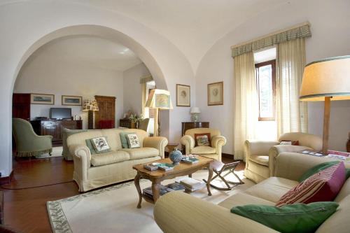 Villa di Montegemoli by Salogi Villas - Tap to explore photos