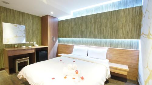 room detail thumbnail 1