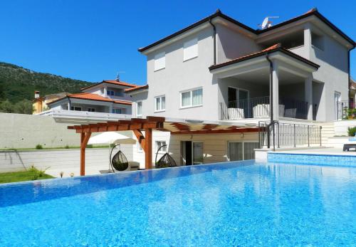  YourCroatiaHoliday - Villa with 6 rooms in Drenje