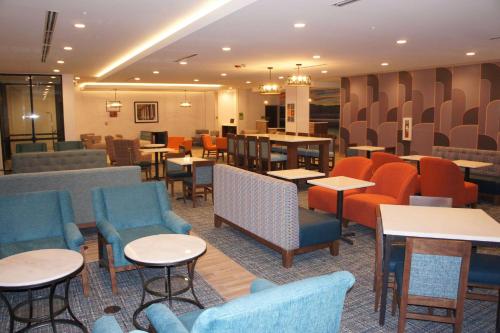 La Quinta Inn & Suites by Wyndham Littleton-Red Rocks