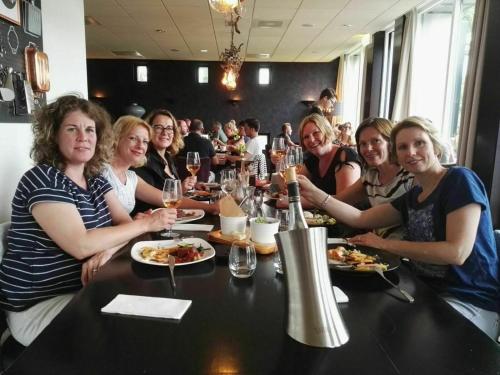 6 6 persoons Veluwe Villa met sauna en grillhuis - image 2