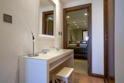 3 bedroom Villa Apollo with private pool and sea views Aphrodite Hills Resort - image 5