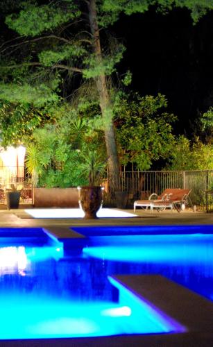Hotel Les Mazets Des Roches – Tarascon, NY