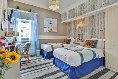 2 twin beds