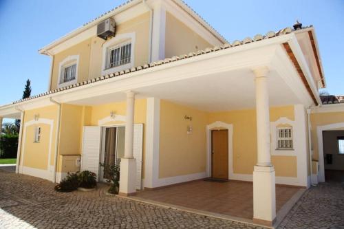 Vila G, Mira Luz in Luz