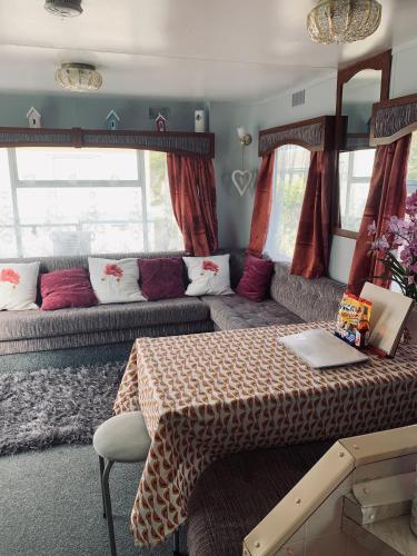 Hemsby Caravan Breaks 2 bedrooms not 3 bed gîte à louer Camelot Gas Field