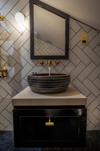 Loft on the Crescent - 5 Star Scottish Luxury - Prime West End Location